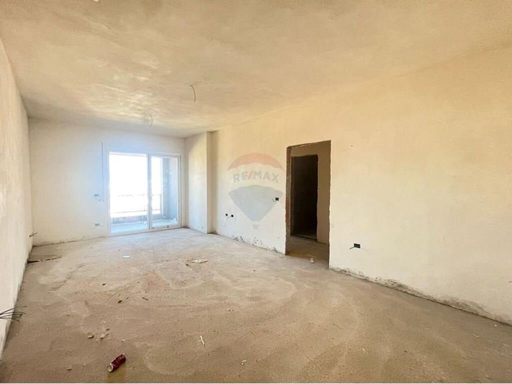 Apartament 2+1 per shitje tek 5 Maji!