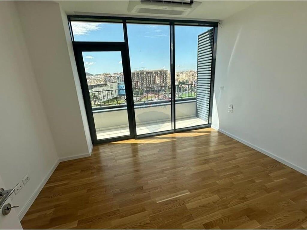 Zyre me qira te Lake View, rruga Kosvareve