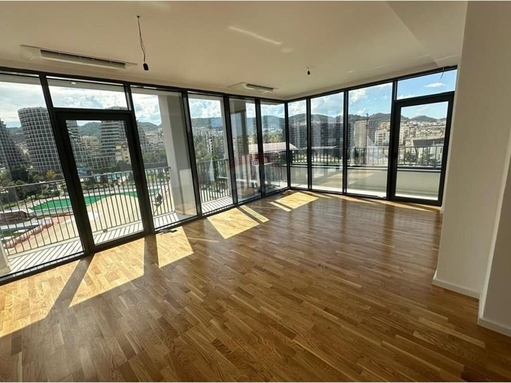 Zyre me qira te Lake View, rruga Kosvareve