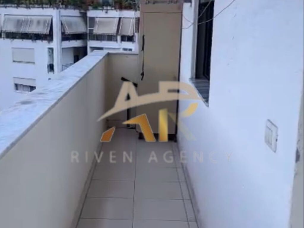 Jepet apartament me qera 1+1 Astir