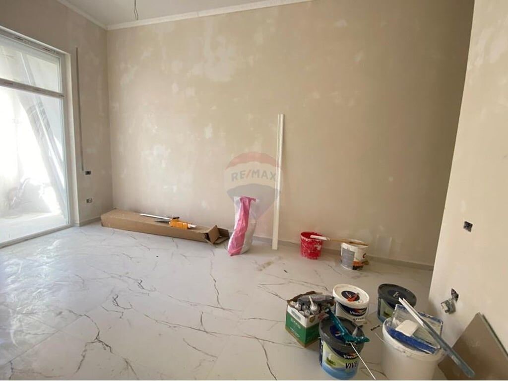 APARTAMENT 2+1 PER SHITJE NE QENDER