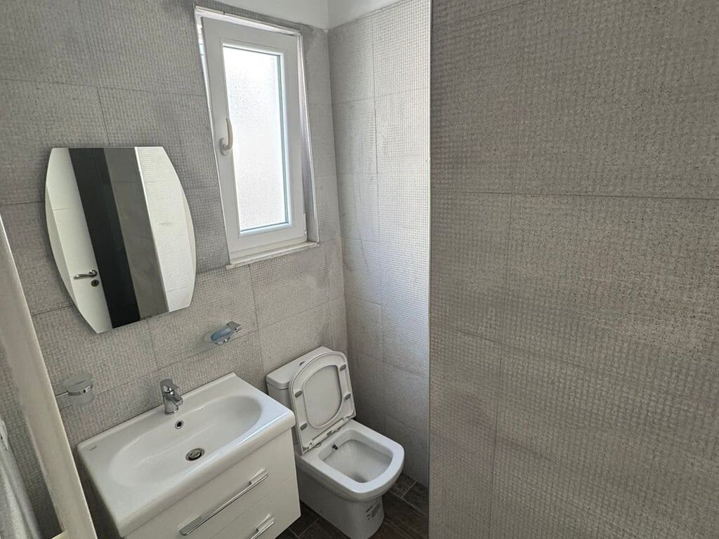 IN AFFITTO APPARTAMENTO 2+1+2 BAGNI +2 BALCONI, VICINO ALL'OSPEDALE NENE TEREZA, TIRANA