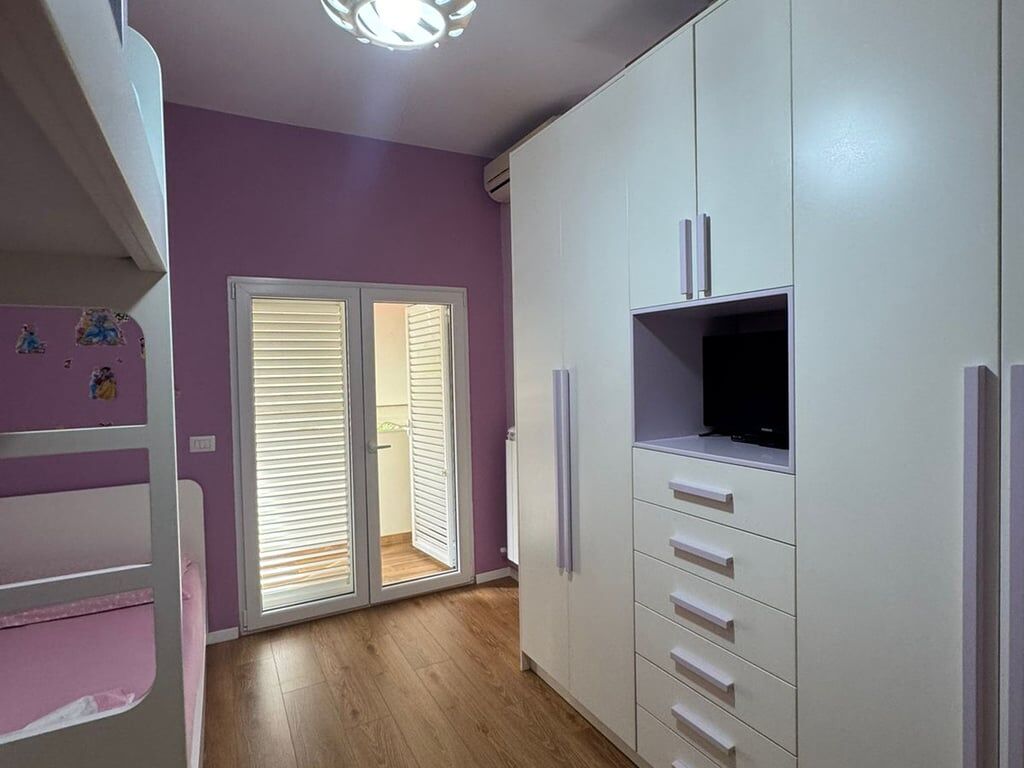 IN AFFITTO APPARTAMENTO 2+1+2 BAGNI +2 BALCONI, VICINO ALL'OSPEDALE NENE TEREZA, TIRANA