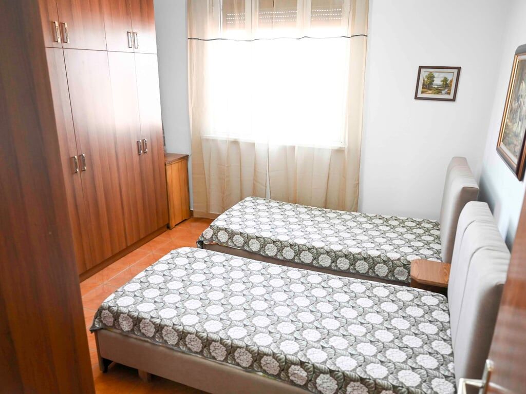 2+1 per qira afer Shkolles se Kuqe