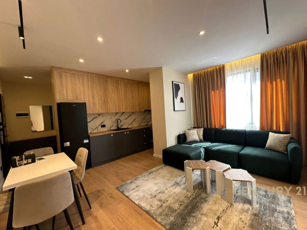 Shitet Apartament 1+1 pranë Pazarit të Ri