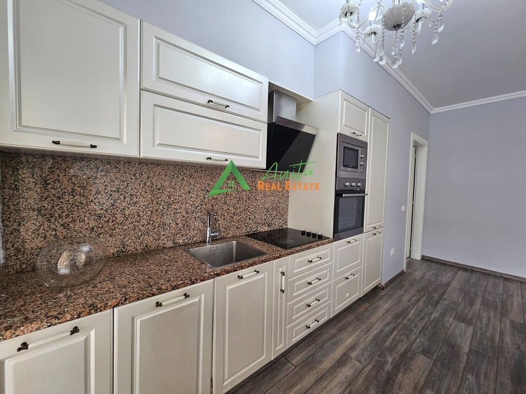 Kompleksi Delijorgji ofrojme apartament 3+1 me qira