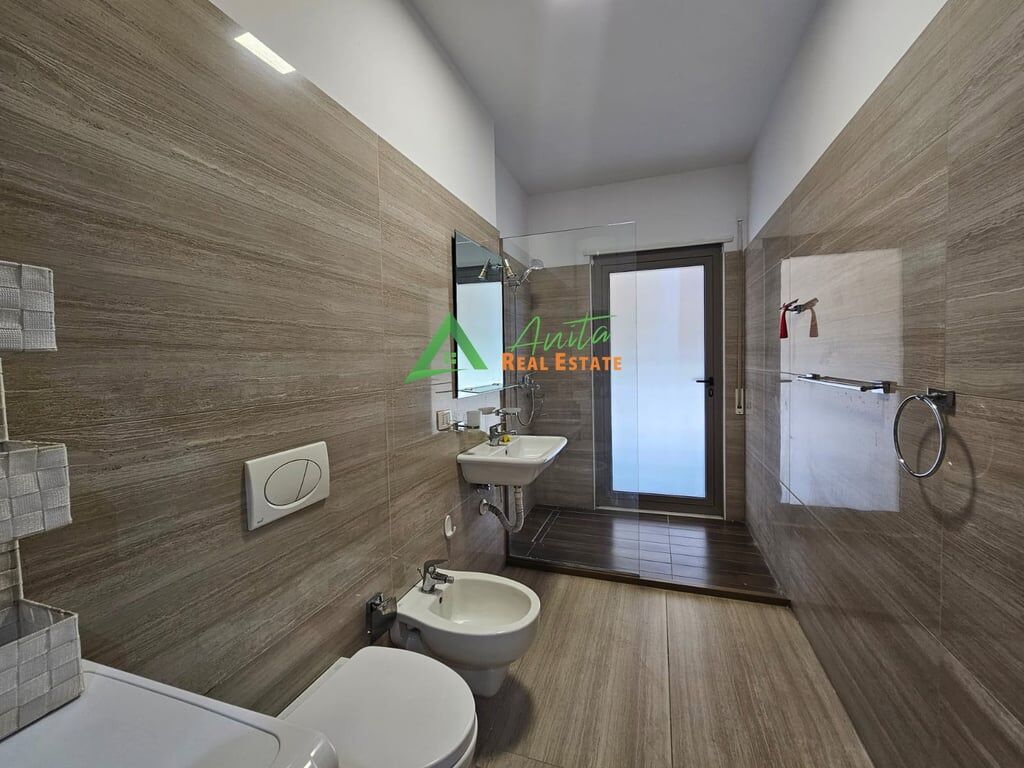 Kompleksi Delijorgji ofrojme apartament 3+1 me qira