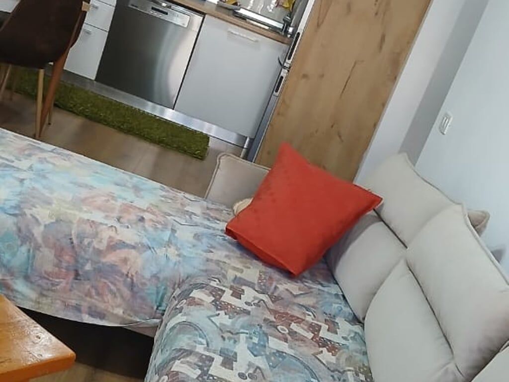1+1 per qira afer 21 Dhjetorit, Kompleksi Star