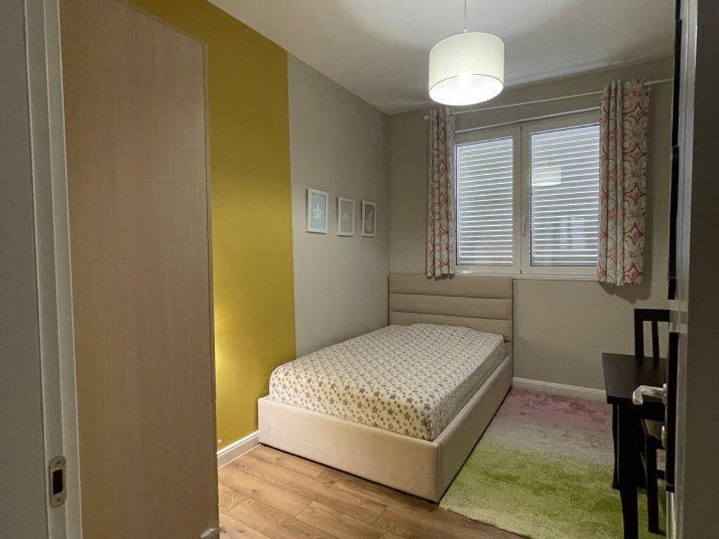Jepet me qera Apartamenti 2+1 , Kryqezimi Unaze-Porcelan Cmimi: 750 euro