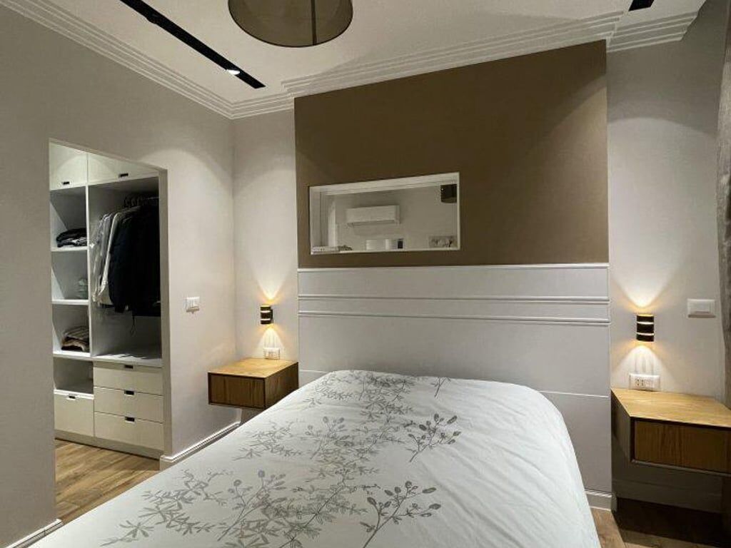 Jepet me qera Apartamenti 2+1 , Kryqezimi Unaze-Porcelan Cmimi: 750 euro