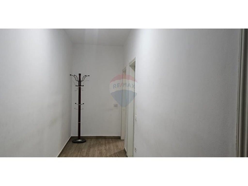 Shitet apartament 1+1 tek 5 maji