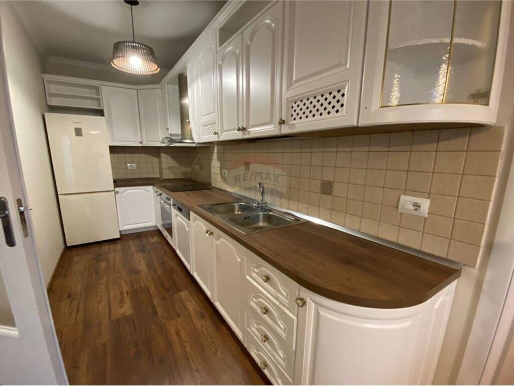 Apartament 2+1 me qira prane Librit Universitar!
