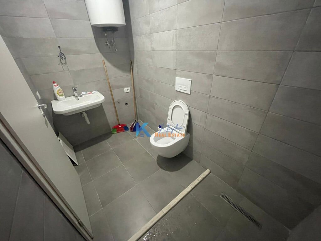 Apartament 1+1 per qira ne Ali Dem, te kompleksi Mangalem