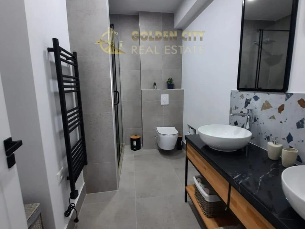 Ofrojme per qera mujore apartament Luxury 2+1 me 3 ballkone. vollga