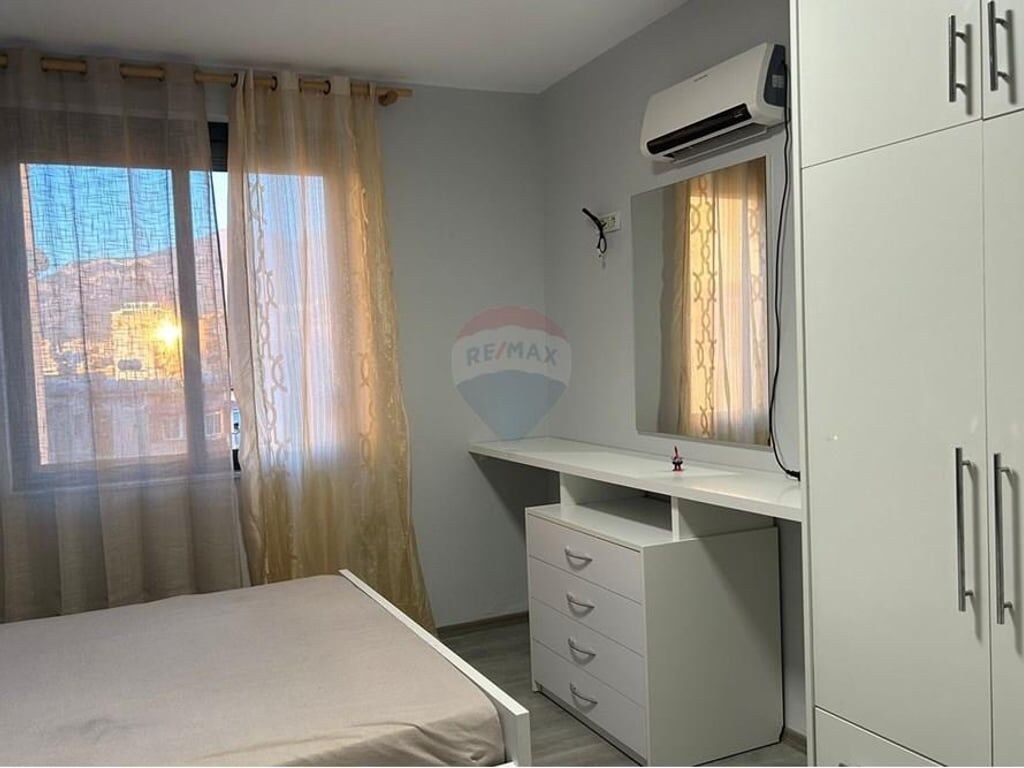 Jepet apartament me qera 2+1 te Shkolla e Baletit