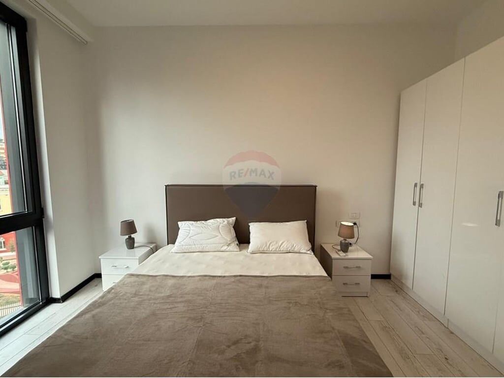 Apartament 2+1+post parkimi me qira Rr.Elbasanit