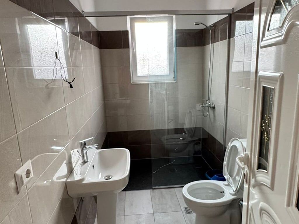 Shitet Apartament 1+1 i mobiluar me Hipotek ne plazh Durres