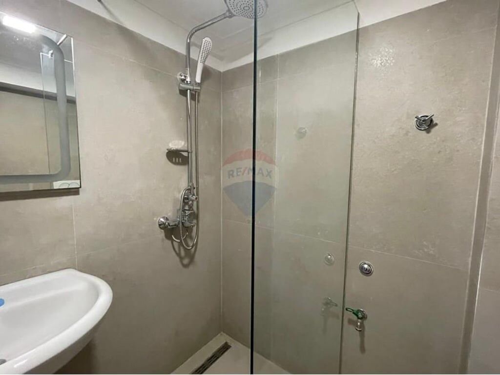 Jepet me qera njesi biznesi duplex