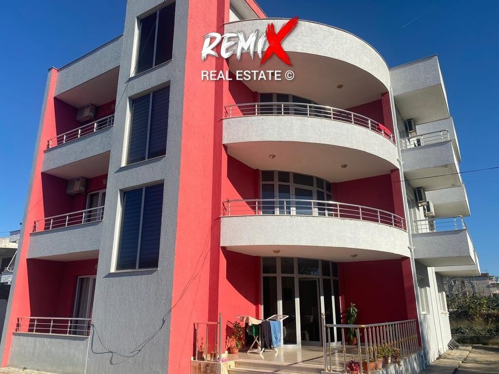 BUILDING FOR SALE 3 – FLOORS, RAILWAY, BEACH.