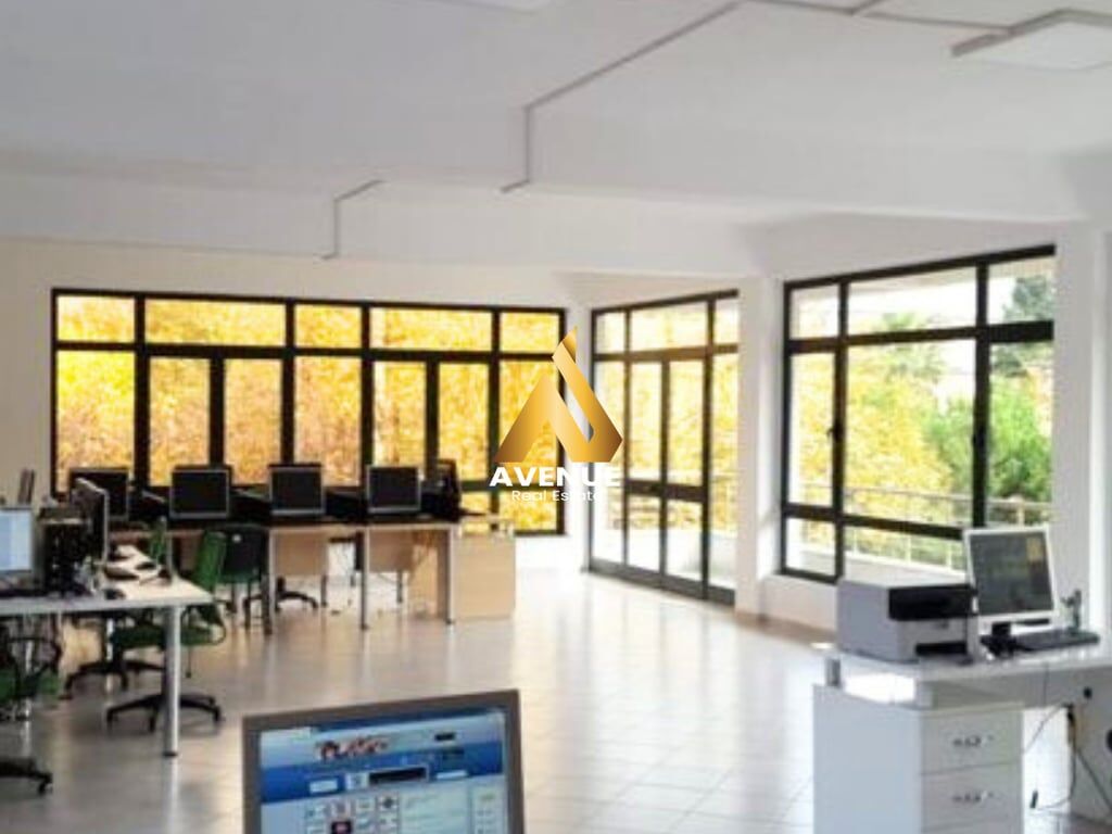 JEPET ME QIRA AMBIENT KOMERCIAL NE LAPRAKE,TIRANE