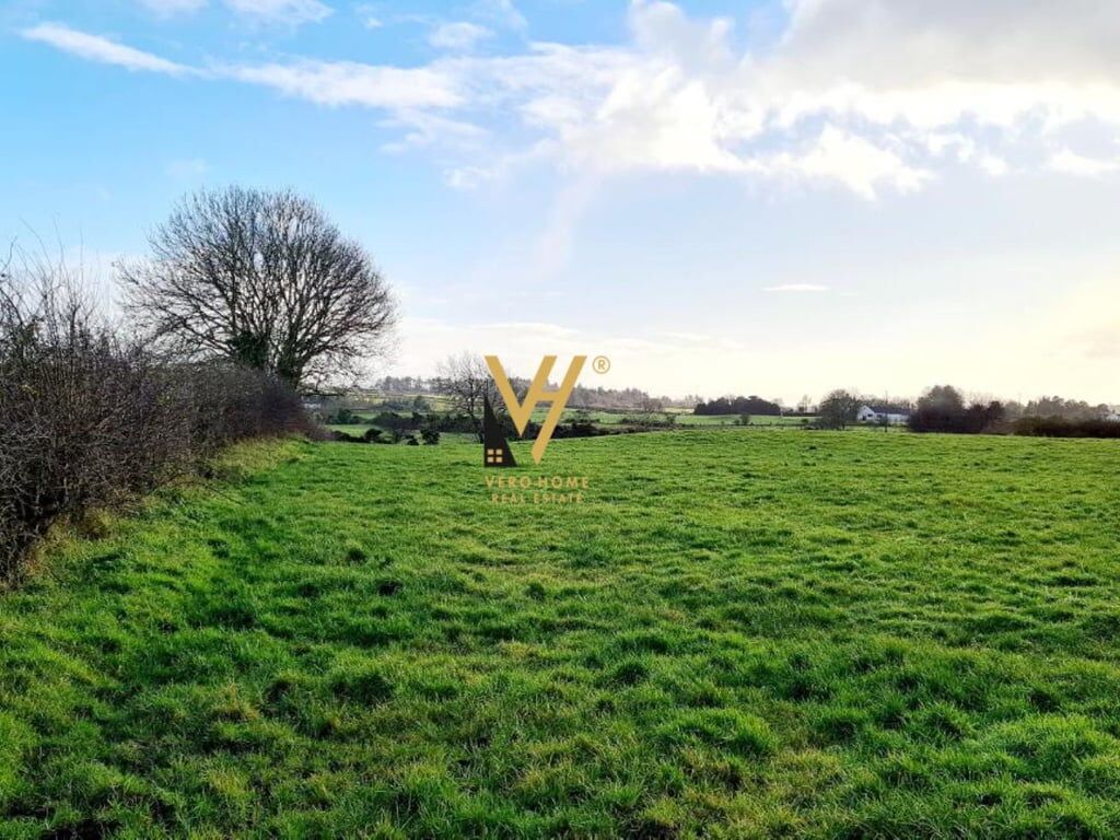 SHITET TOKE ARE 1420 M2 NE VORE 160.000 EURO