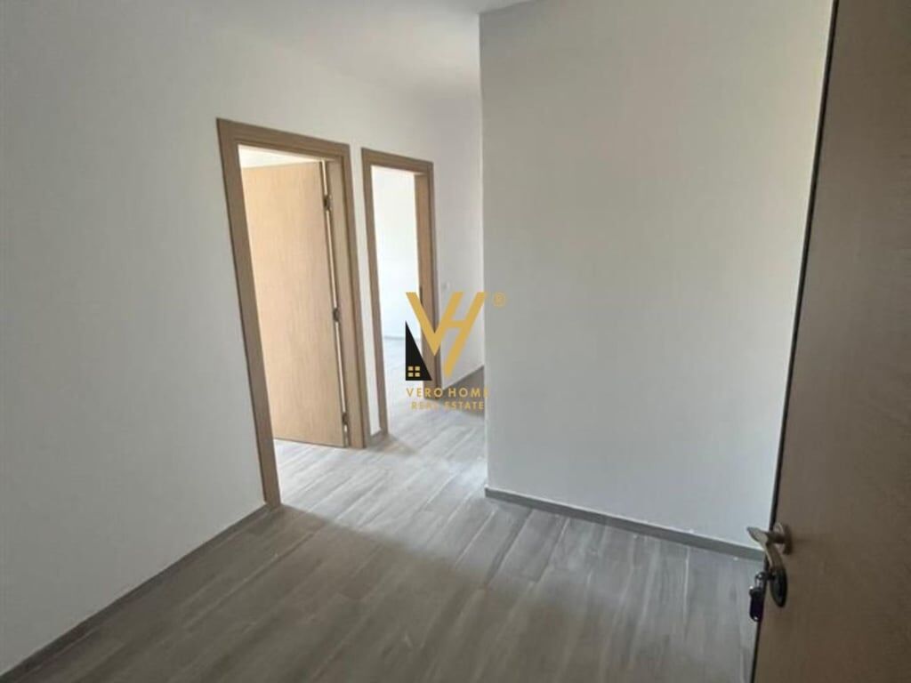 JEPET ZYRE 95 M2 ME QERA TE 5 MAJI 35.000 LEKE