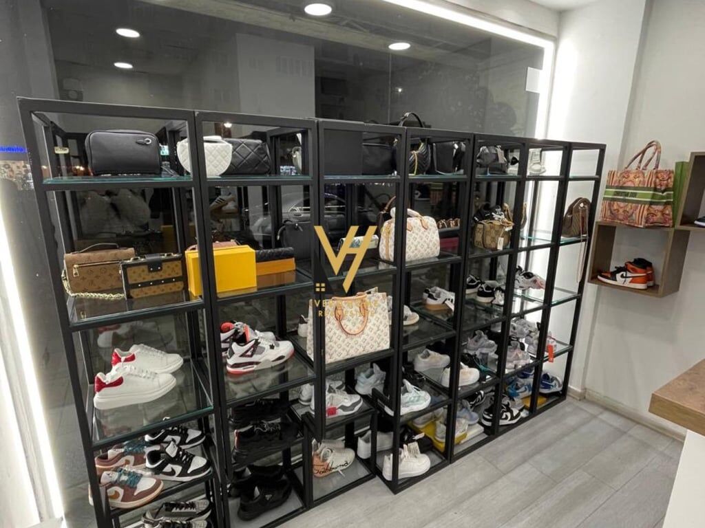 SHITET AKTIVITET BIZNESI  BUZE RRUGES 21 DHJETORI 10.000 EURO