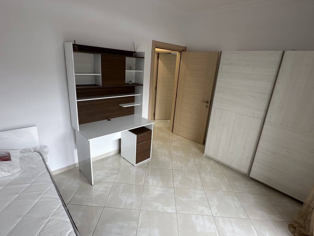 180000€, 220 m² Tirane, SHITET Apartament + verande | Penthouse 3+1+Aneks+Ballkon+2 banjo. Kati 4 i fundit , 220 m²