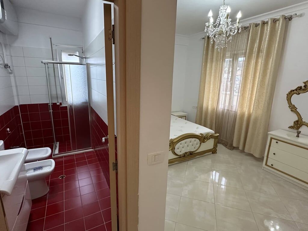 180000€, 220 m² Tirane, SHITET Apartament + verande | Penthouse 3+1+Aneks+Ballkon+2 banjo. Kati 4 i fundit , 220 m²