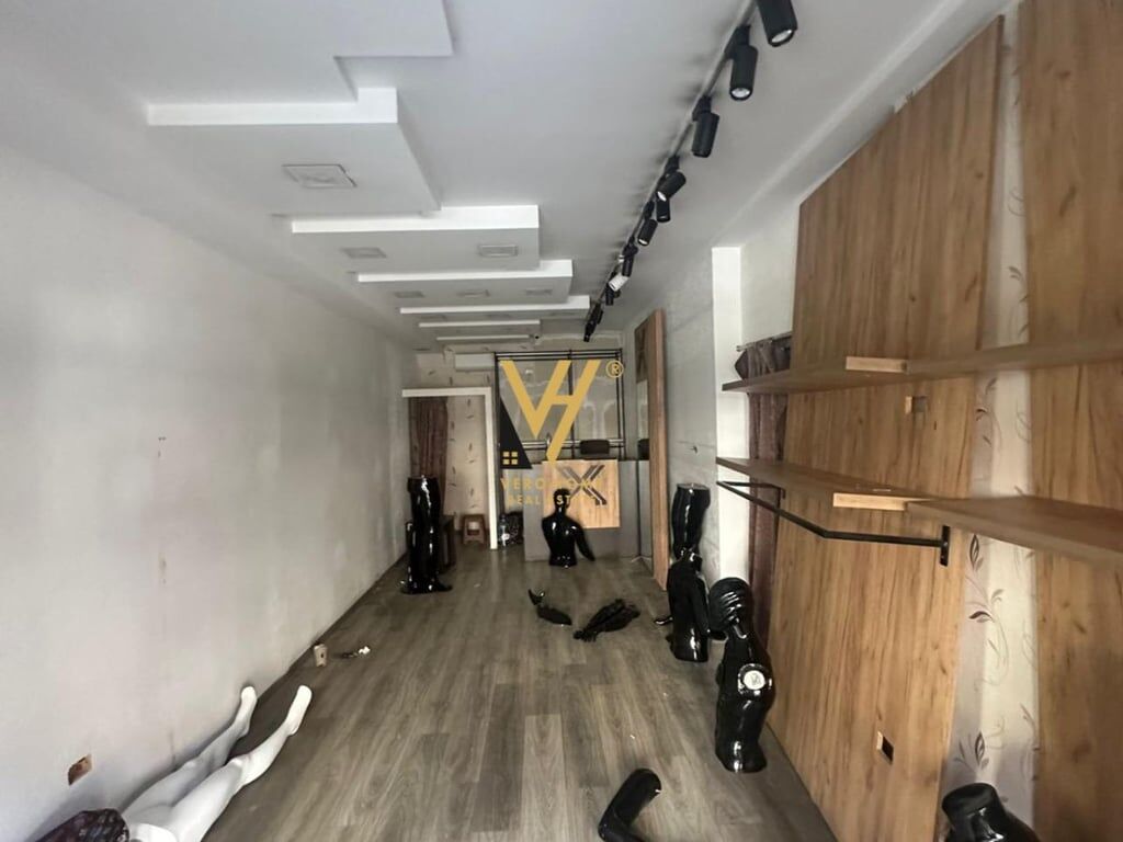 JEPET DYQAN 50 M2 BUZE RRUGES 21 DHJETORI 1.200 EURO