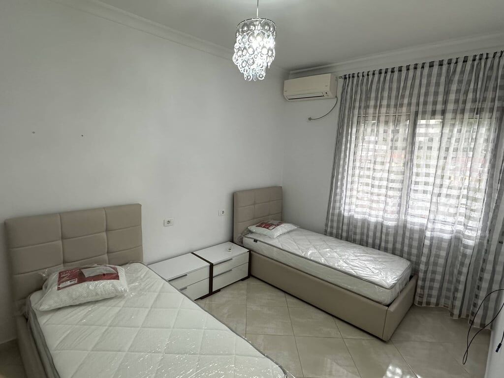 180000€, 220 m² Tirane, SHITET Apartament + verande | Penthouse 3+1+Aneks+Ballkon+2 banjo. Kati 4 i fundit , 220 m²