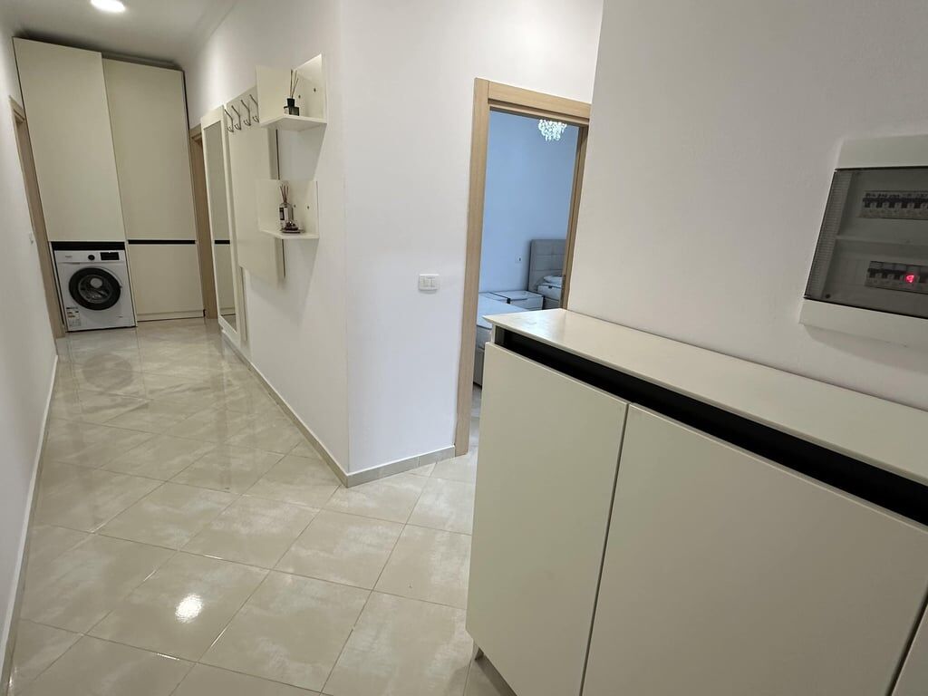 180000€, 220 m² Tirane, SHITET Apartament + verande | Penthouse 3+1+Aneks+Ballkon+2 banjo. Kati 4 i fundit , 220 m²