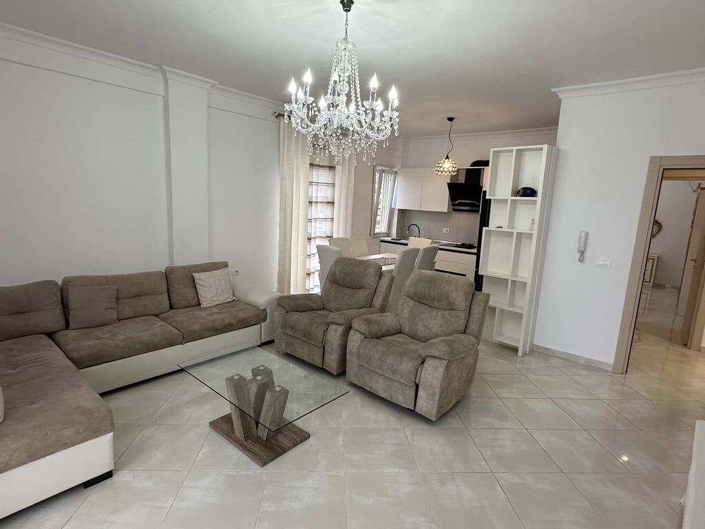 180000€, 220 m² Tirane, SHITET Apartament + verande | Penthouse 3+1+Aneks+Ballkon+2 banjo. Kati 4 i fundit , 220 m²