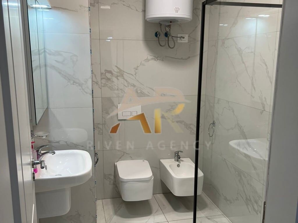 Jepet me qera super apartament 1+1 i pabanuar me pare tek Vila L 2, Astir