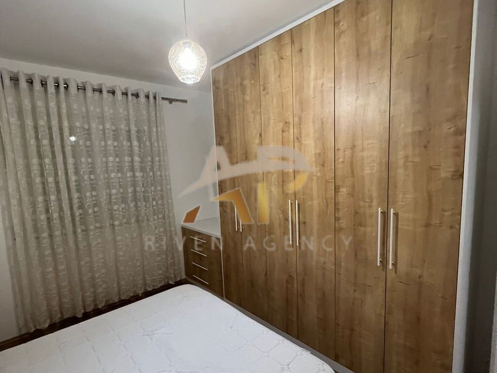 Jepet me qera super apartament 1+1 i pabanuar me pare tek Vila L 2, Astir