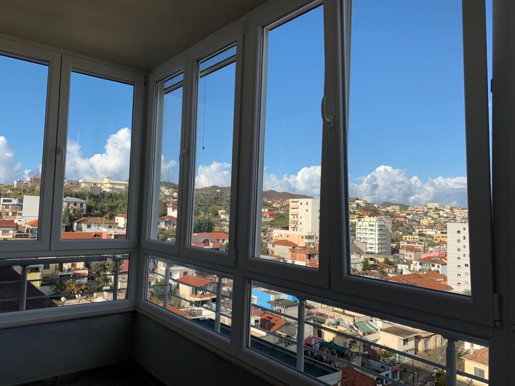 Apartament 2+1+2. Ndërtes e re. Në detaj e mobiluar.