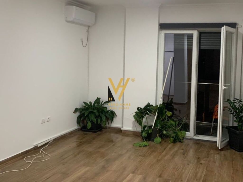 UFFICIO 80 M2 IN AFFITTO AL MERCATO CAM 1.000 EURO