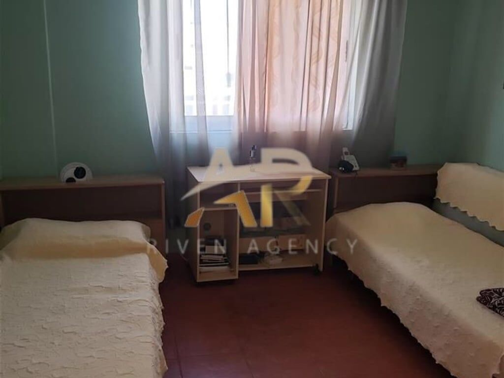 Jepet me qera apartament 2+1 te Komuna e Parisit