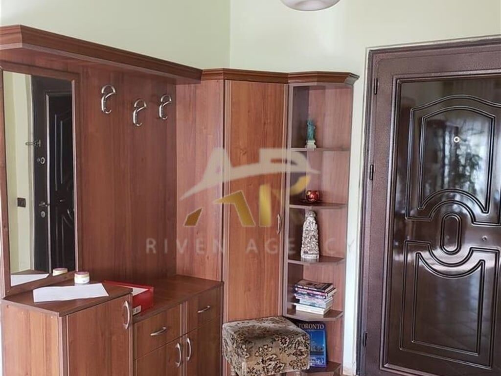 Jepet me qera apartament 2+1 te Komuna e Parisit