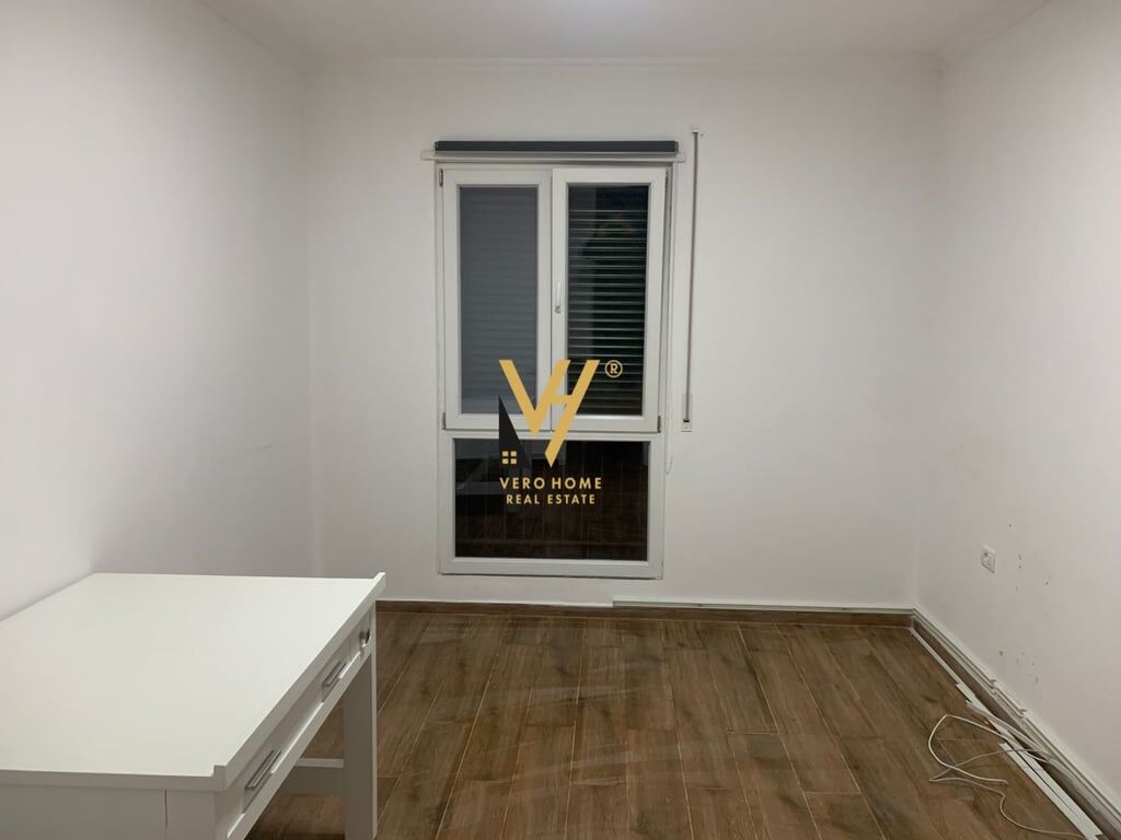 UFFICIO 80 M2 IN AFFITTO AL MERCATO CAM 1.000 EURO
