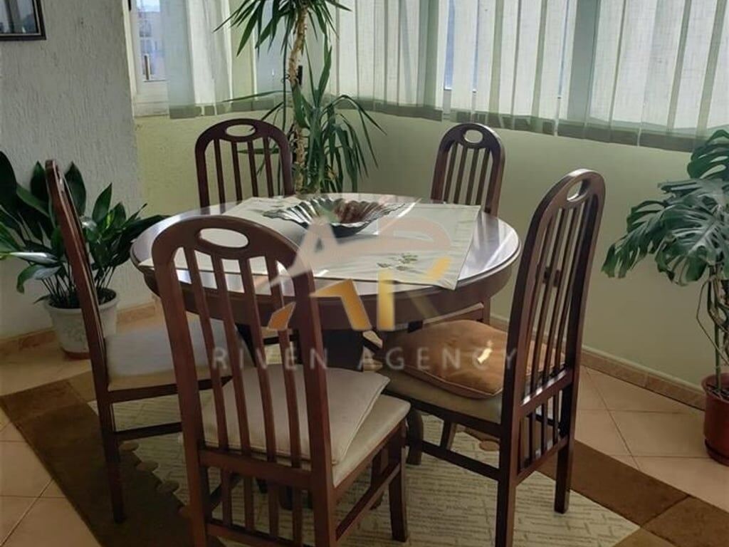Jepet me qera apartament 2+1 te Komuna e Parisit