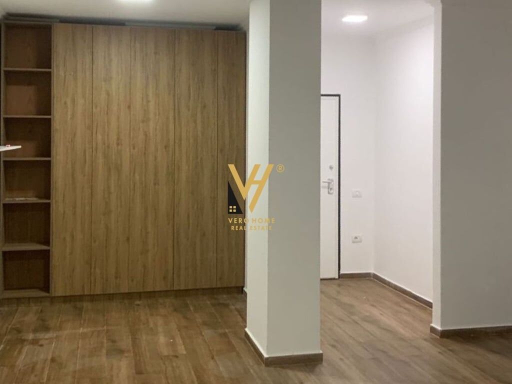 UFFICIO 80 M2 IN AFFITTO AL MERCATO CAM 1.000 EURO