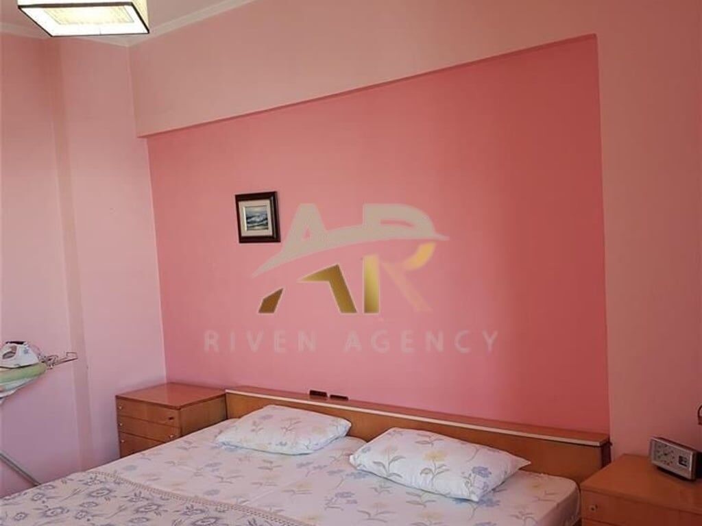 Jepet me qera apartament 2+1 te Komuna e Parisit