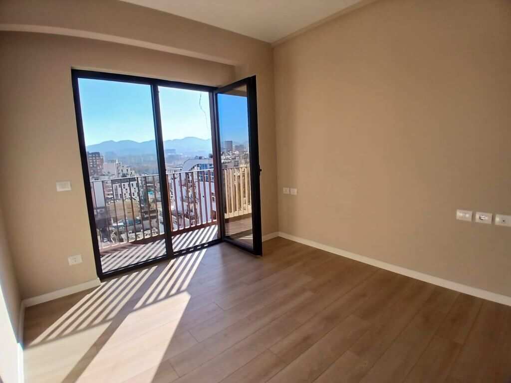 Jepet Apartment me Qera për Zyra tek Tirana Garden Building, Rruga e Kavajës.