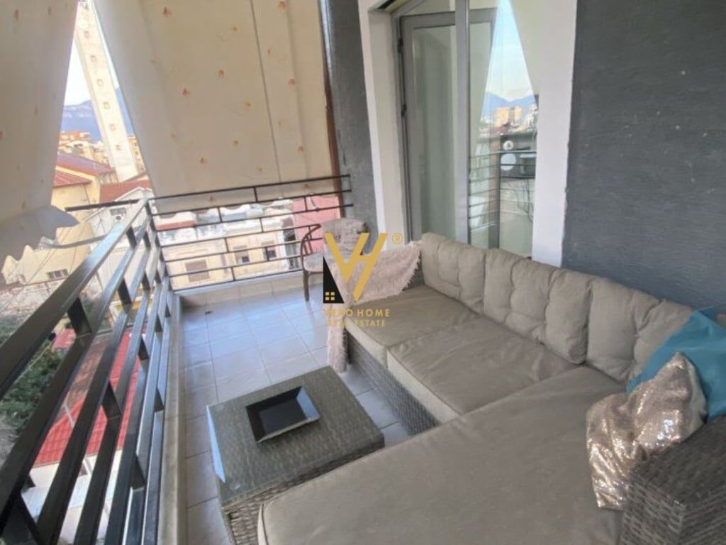 Appartamento 2+1 con Balcone in Affitto in Via Qemal Stafa 750 Euro