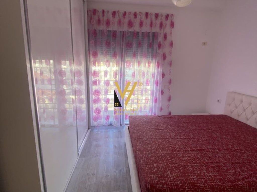 Appartamento 2+1 con Balcone in Affitto in Via Qemal Stafa 750 Euro