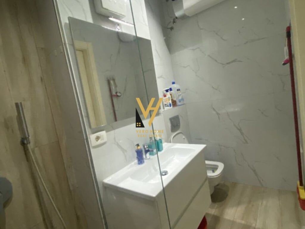 Appartamento 2+1 con Balcone in Affitto in Via Qemal Stafa 750 Euro