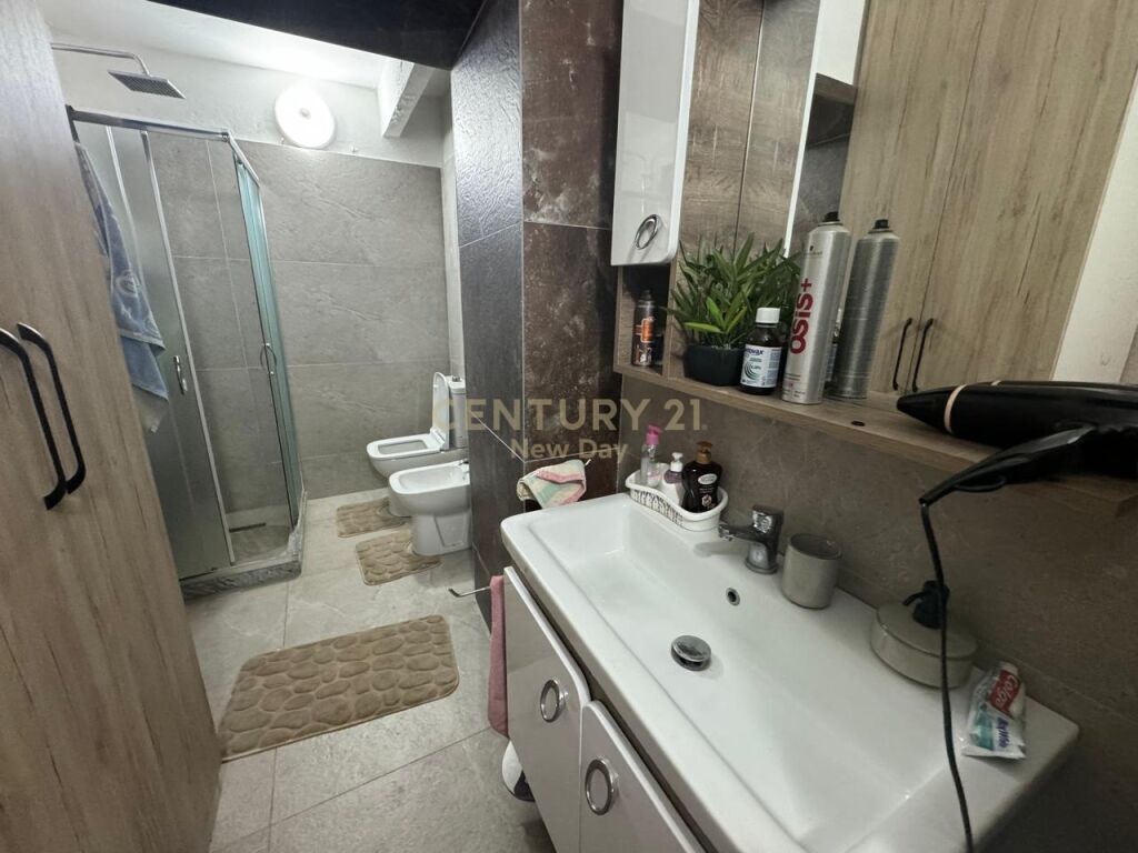 JEPET ME QIRA APARTAMENT 2+1 PRANE KAZAZIT!