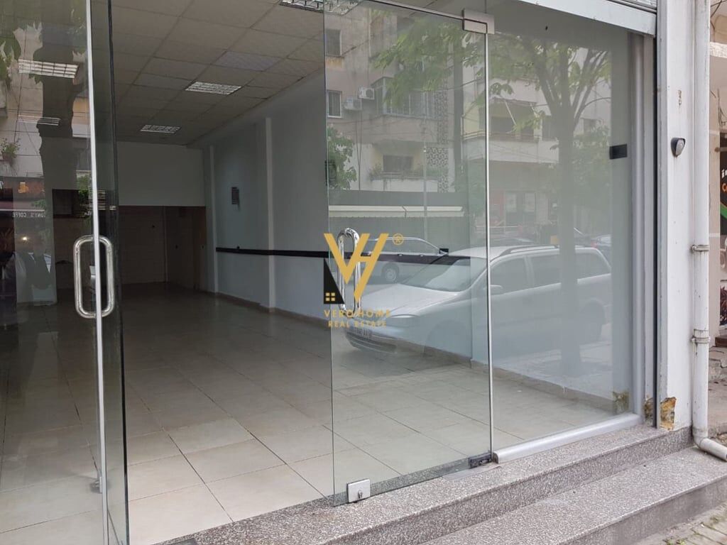 NEGOZIO DI 55 M2 IN AFFITTO SU VIA XHANFIZE KEKO 500 EURO