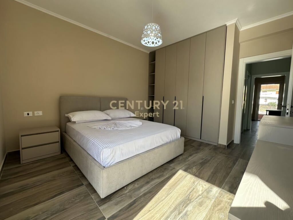 JAPIM ME QIRA VILË NË SAUK / VILLA FOR RENT IN SAUK